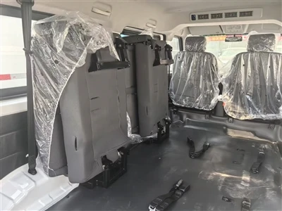Potniški kombi s 6 zložljivimi sedeži